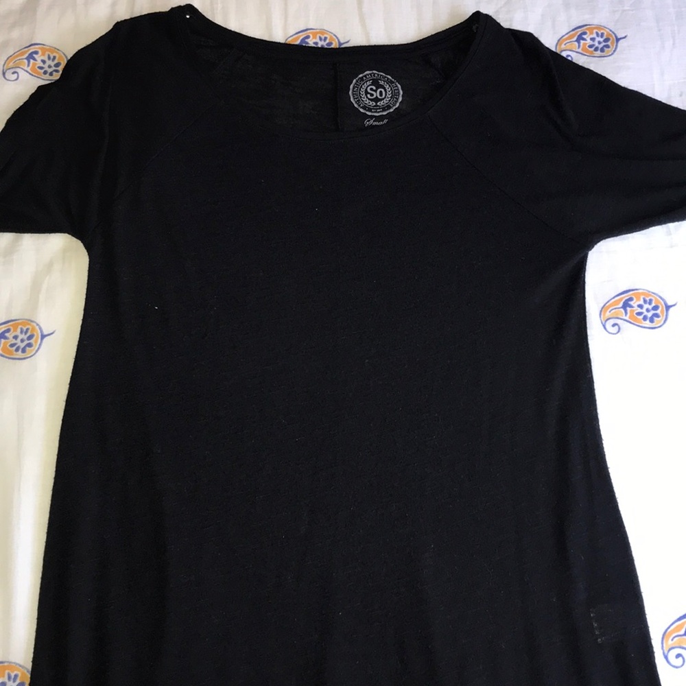 Women’s black quarter sleeve top